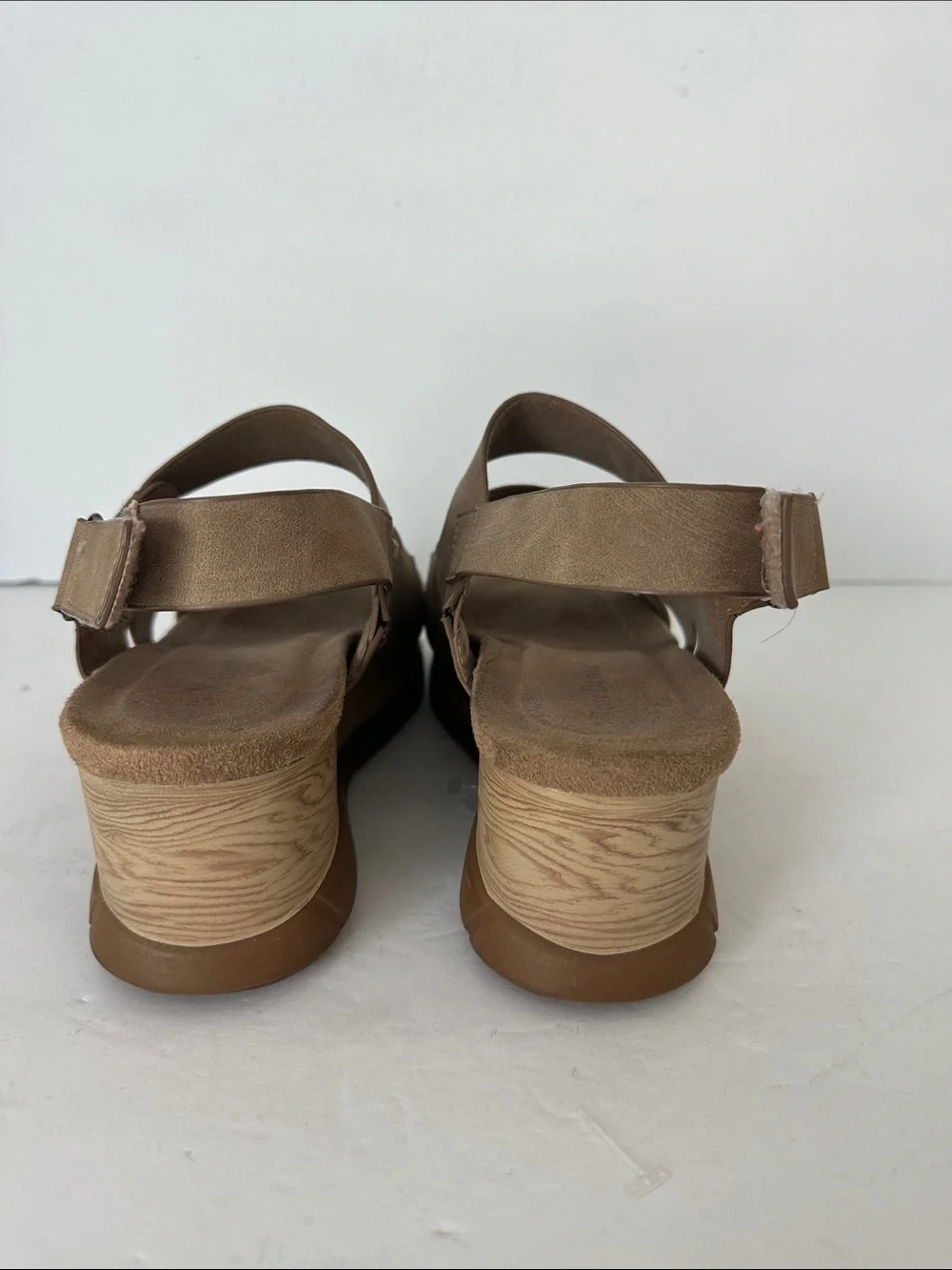 Pierre Dumas Women's Suede Wedge Sandals Taupe 8